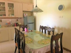 Private kitchen - Poetri Guest House Syariah (Bogor)