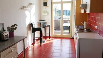 Fridge, oven, dishwasher