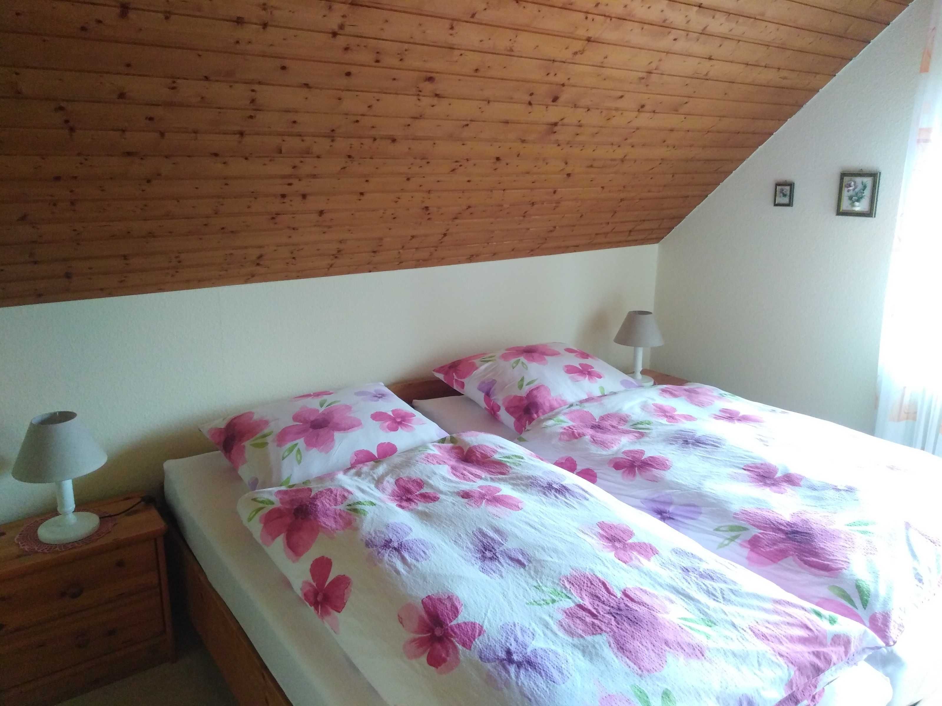 2 habitaciones, cuna de viaje, wifi y ropa de cama 