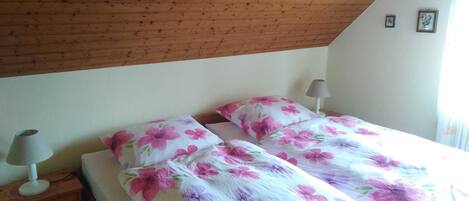 2 habitaciones, cuna de viaje, wifi y ropa de cama