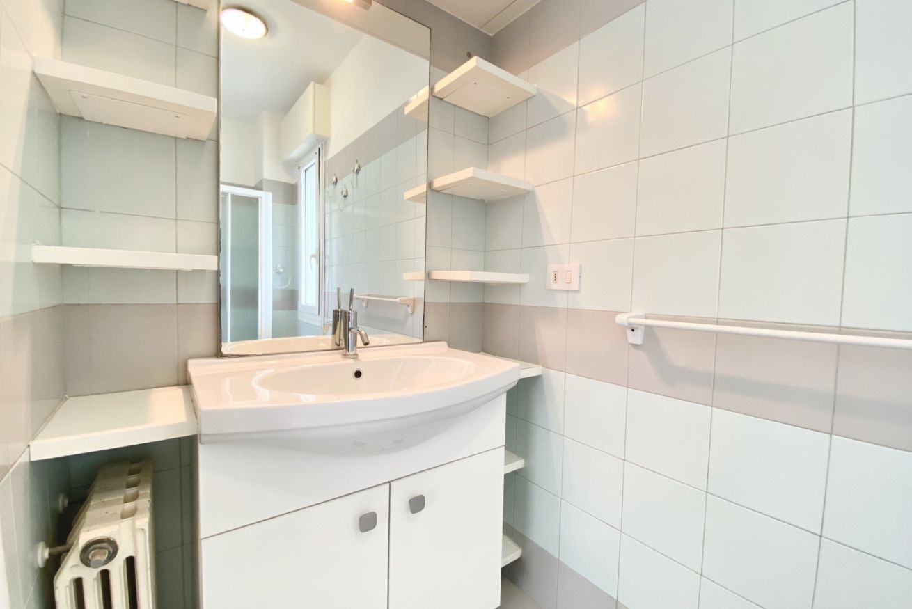 Shower, bidet