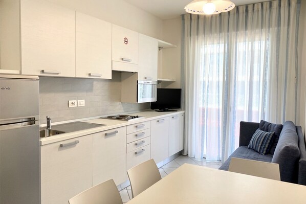 Microondas y lavavajillas 