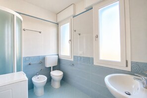 Regadera y bidet 