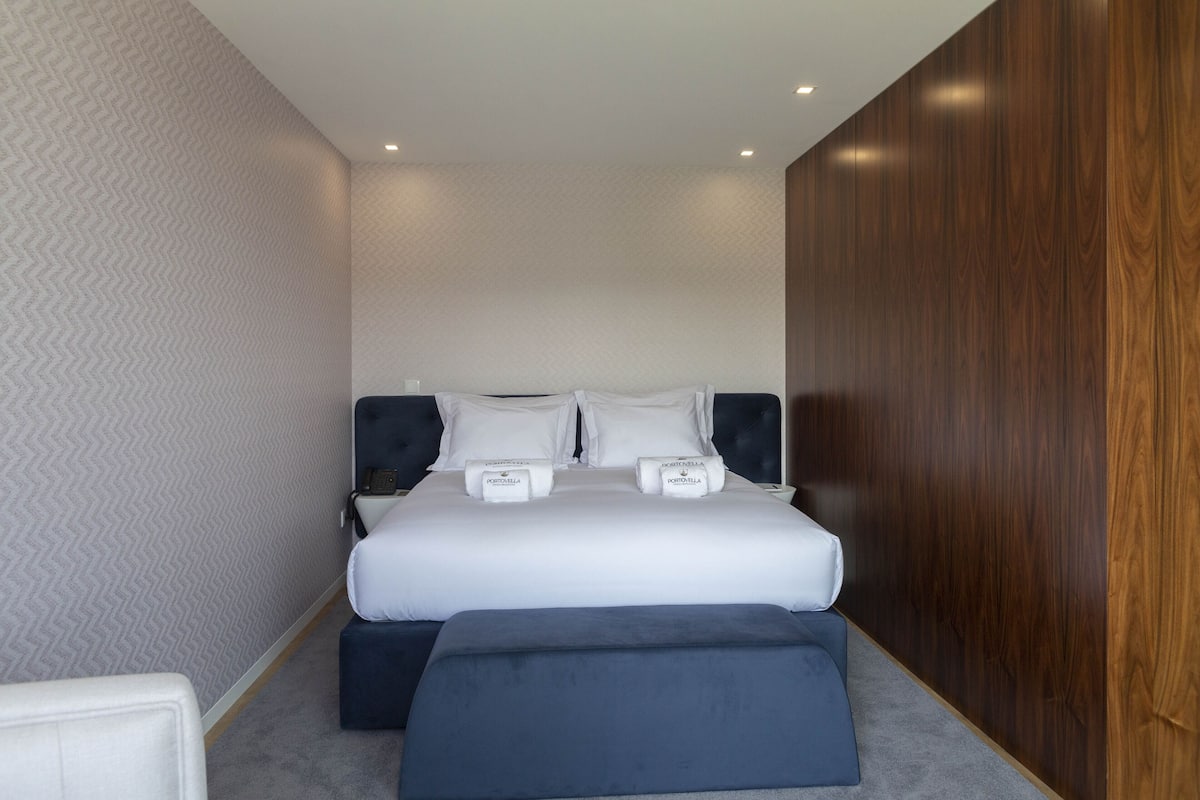 2 bedrooms, in-room safe, soundproofing, free WiFi