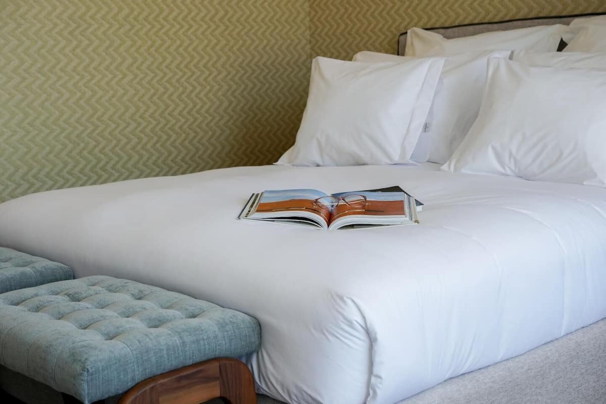 2 bedrooms, in-room safe, soundproofing, free WiFi