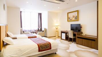 Room, Non Smoking (Western Style, Run of House) | Peti besi dalam bilik, langsir/tirai gelap terus