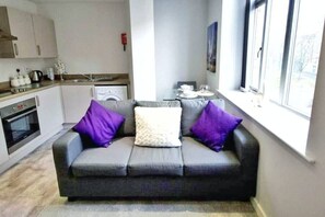 Flat-screen TV - BradfordLeisure & Business Apartment (Bradford)