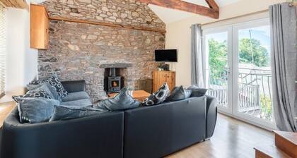 Cosy Fisherman's Cottage with Balcony & Sea Views
