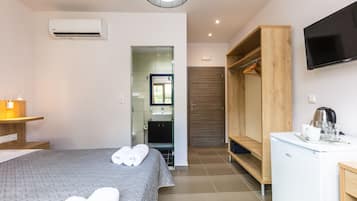 Standard Room with Side Sea View | Premium bedding, Tempur-Pedic beds, in-room safe, blackout curtains