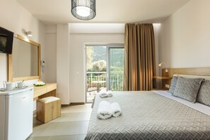 Triple Room with Side Sea View