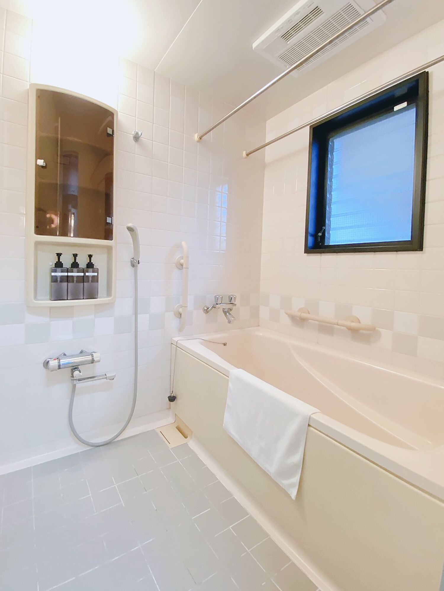 Apartamento, 3 quartos, sacada (102) | Banheiro | Banheira e chuveiro separados, banheira de imersão