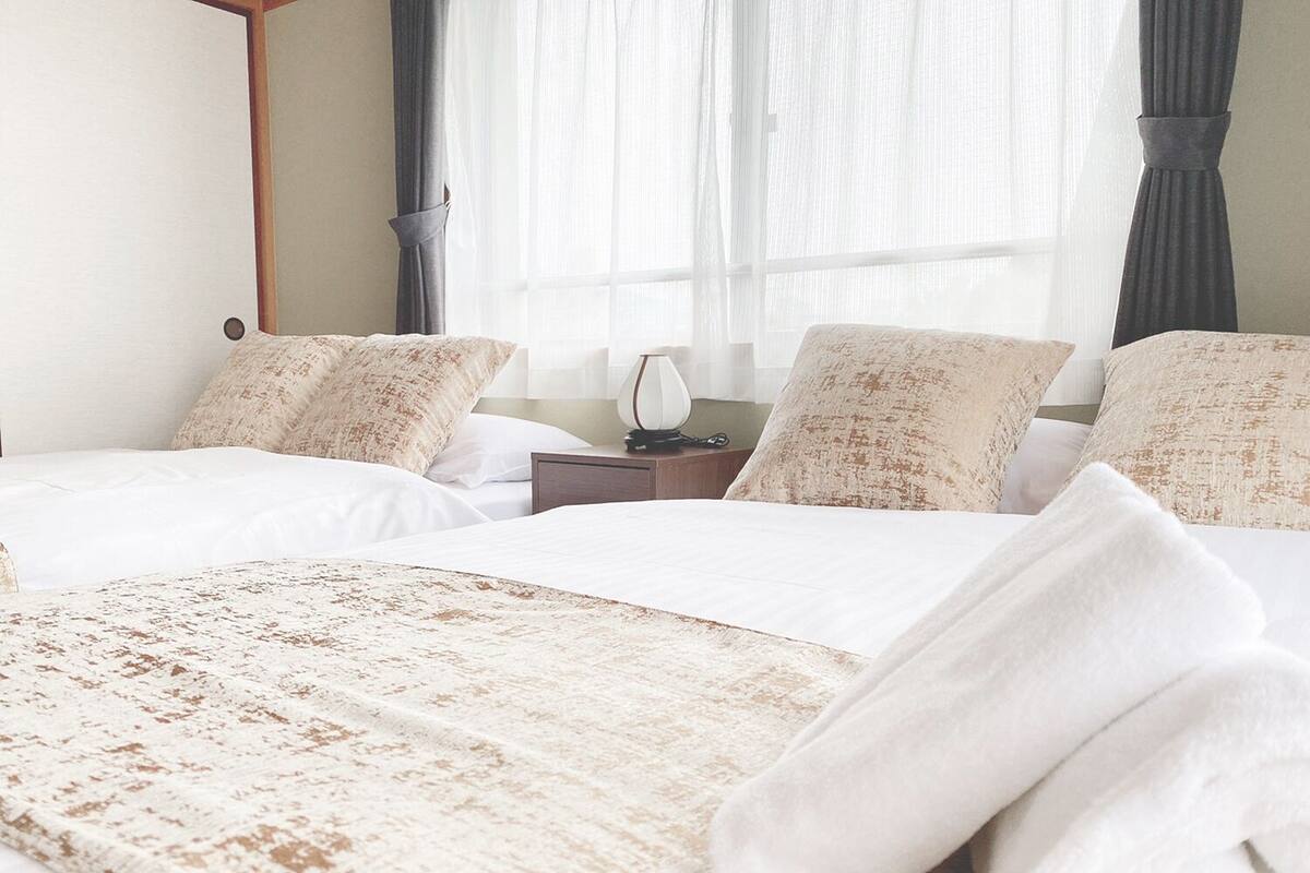 3 Bedroom Apartment with Balcony 402 | 3 bedrooms, iron/ironing board, WiFi (free)