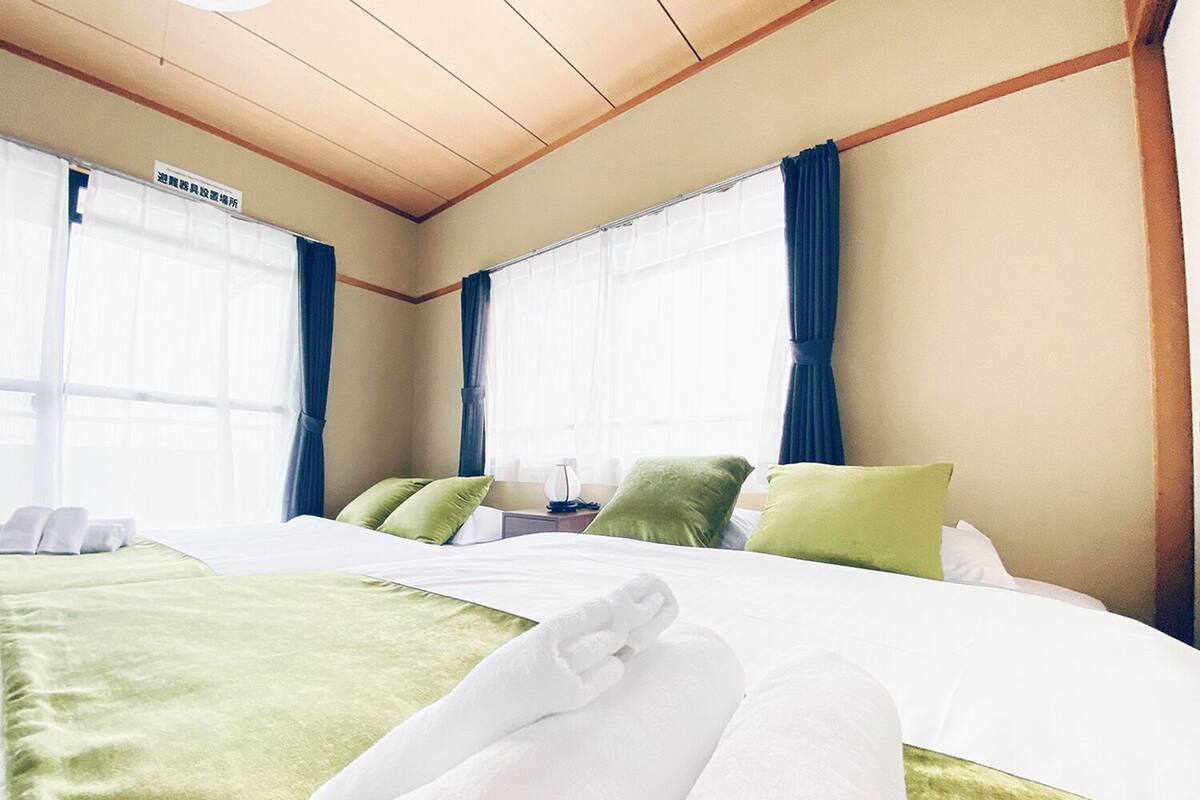 3 Bedroom Apartment with Balcony 401 | 3 bedrooms, iron/ironing board, WiFi (free)