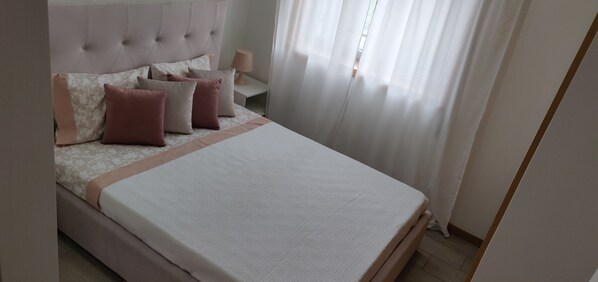 2 bedrooms, iron/ironing board, free WiFi, bed sheets