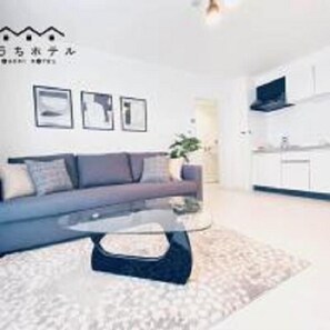 Appartement, 1 chambre, balcon (103) | Coin séjour | Télévision à écran plat de 40 pouces avec chaînes numériques, télévision