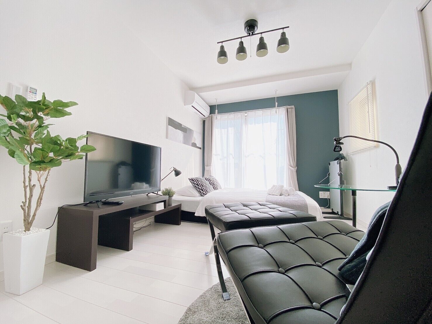 Estudio, balcón (101) | Escritorio, tabla de planchar con plancha, wifi gratis