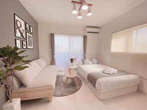 Estudio, balcón (202) | Escritorio, tabla de planchar con plancha y wifi gratis