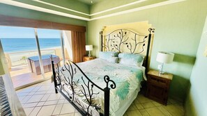 2 bedrooms, desk, WiFi, bed sheets