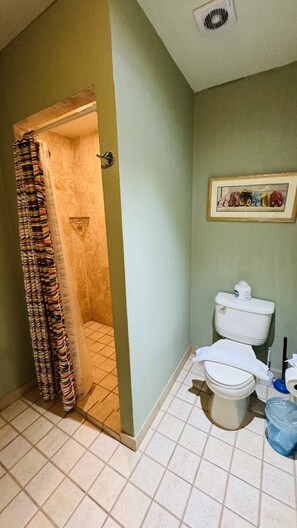 Bathtub, towels - Spectacular 2 Bedroom Condo on Sandy Beach at Las Palmas Resort  B-604 (puerto Penasco)
