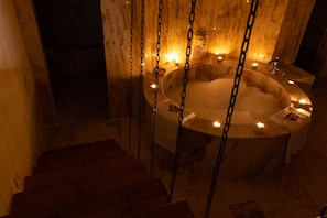 Honeymoon Room | Jetted tub