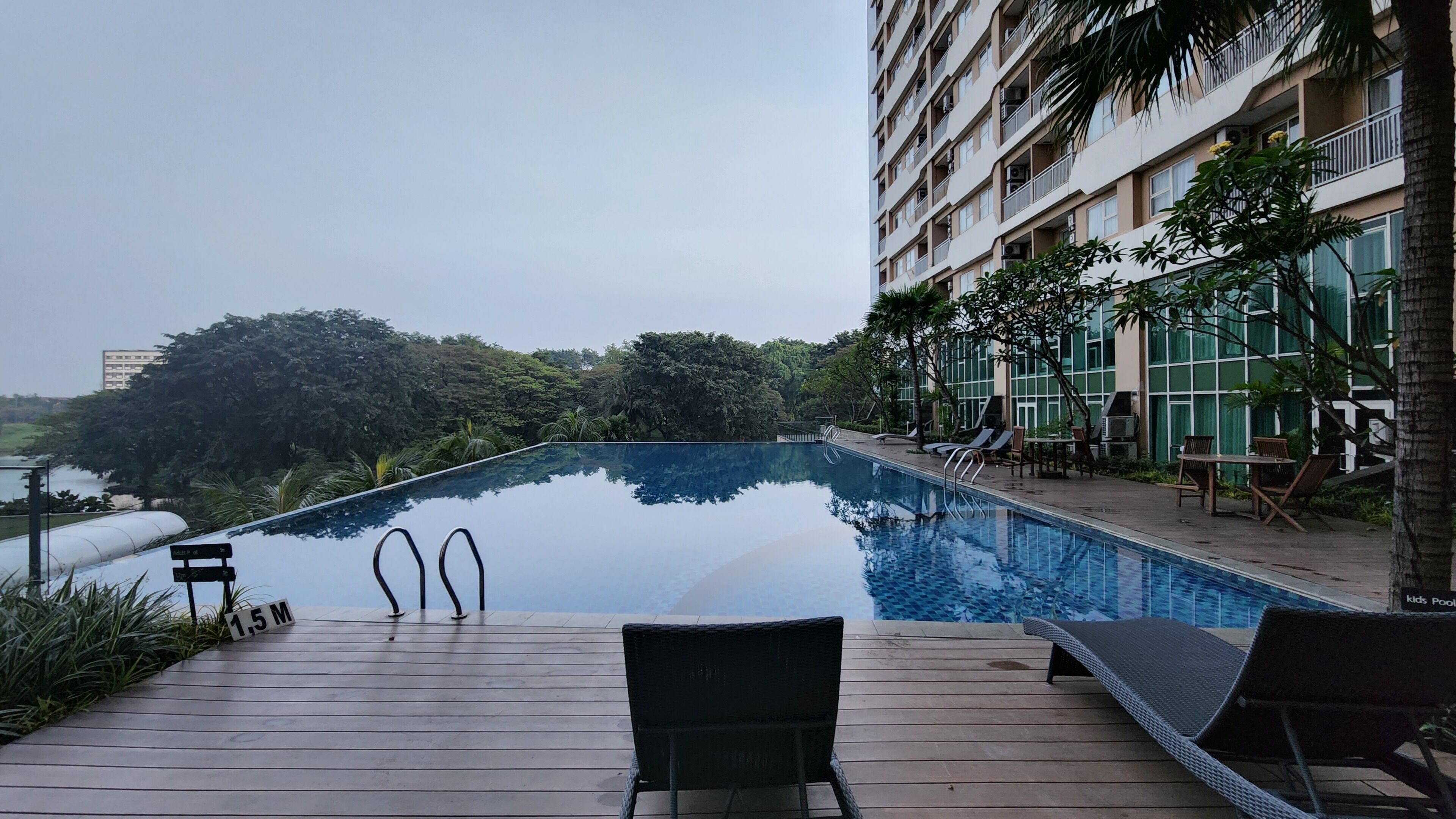 حمّام سباحة خارجي