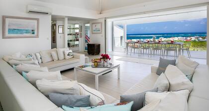 VILLA MANGO 4 BD
Enjoy breathtaking view on Orient Bay and walk to the beach .