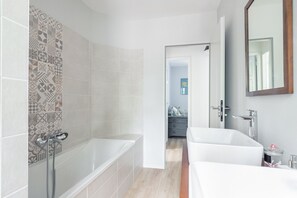 Badewanne, Haartrockner