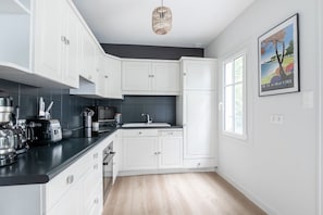 Réfrigérateur, micro-ondes, four, lave-vaisselle