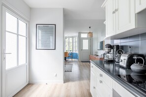 Réfrigérateur, micro-ondes, four, lave-vaisselle