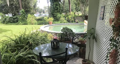 Lake Front Suite -Close to all Attractions