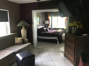 1 soverom, skrivebord, strykejern/-brett og wi-fi (inkludert)