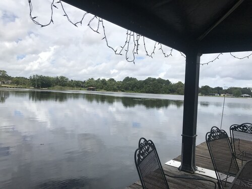 Lake Front Suite -Close to all Attractions