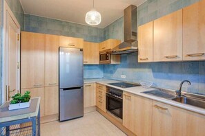 Refrigerador, microondas, horno, lavavajillas