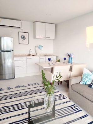 TV - Bella Horizonte - Beachfront 2 (savaneta)