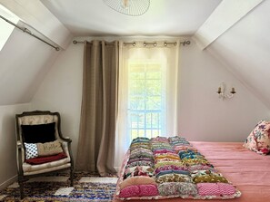 4 bedrooms, iron/ironing board, travel cot, free WiFi