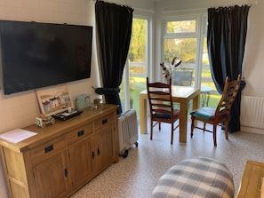 Cottage, nhiều giường | Phòng khách