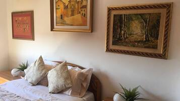 Apartment | 2 bedrooms, iron/ironing board, free WiFi, bed sheets