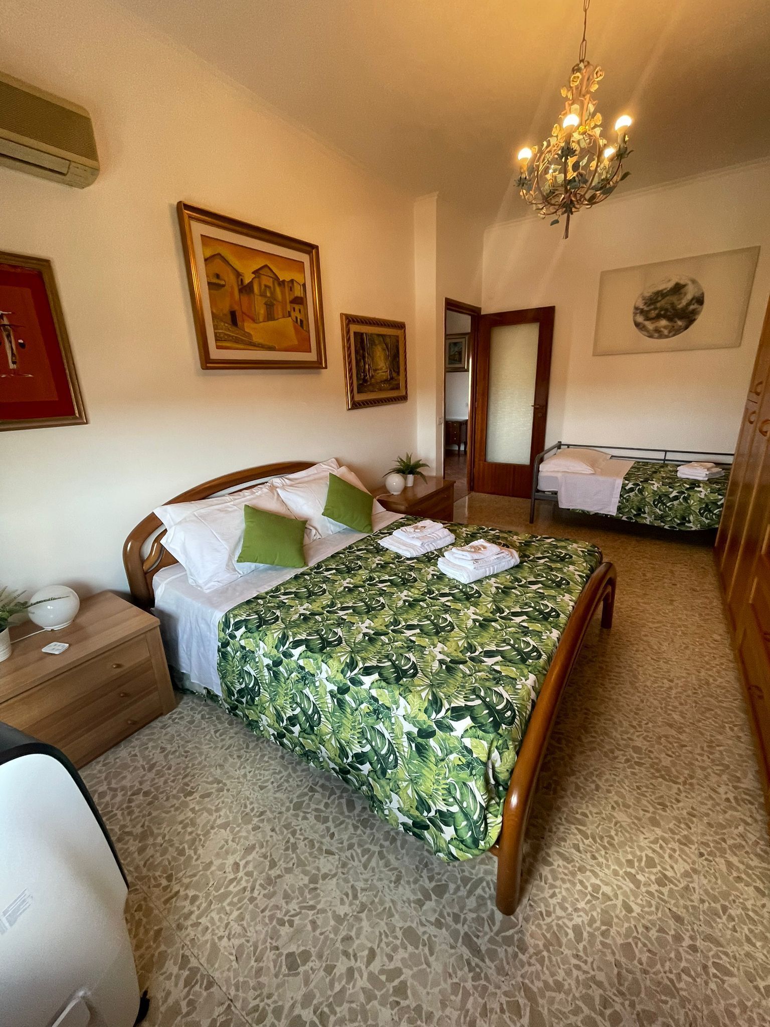 Apartment | 2 bedrooms, iron/ironing board, free WiFi, bed sheets