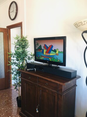 Apartment | 2 bedrooms, iron/ironing board, free WiFi, bed sheets