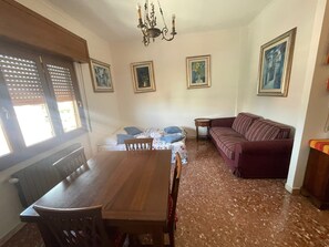 Appartement | Salle de séjour | Télévision