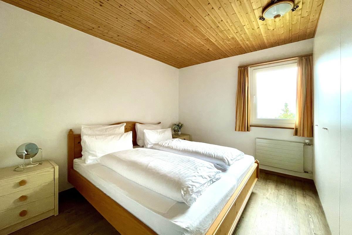 1 habitación, muebles diferentes, cortinas blackout y insonorización