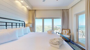 2 bedrooms, iron/ironing board, free WiFi, bed sheets - Beach Manor 1004 - fully renovated beachfront condo (Miramar Beach)