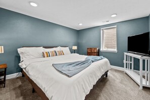 4 bedrooms, desk, iron/ironing board, free WiFi