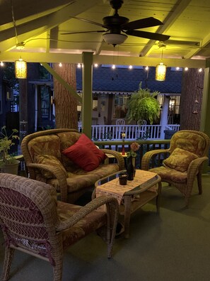 Terrace/patio - Beautiful Yr Round Cottage Great Porch, Heart of MTG, Near Hershey, Lititz, Lanc (Mount Gretna)