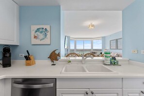 Interior - Panoramic Views and Private Beach (Destin)