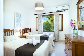 3 chambres, fer et planche Ă repasser, draps fournis
