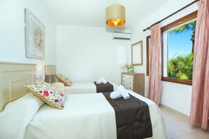 3 Schlafzimmer, Zimmersafe, Bügeleisen/Bügelbrett, Bettwäsche