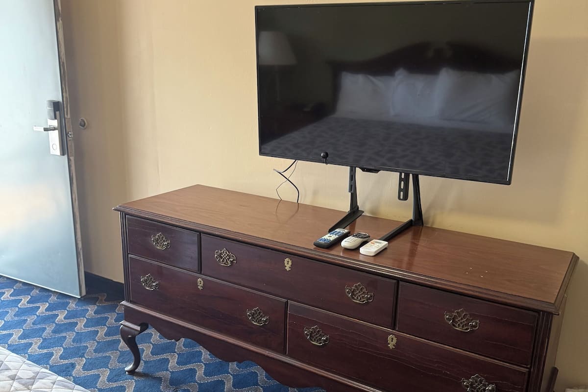 Basic Single Room | Free WiFi, bed sheets