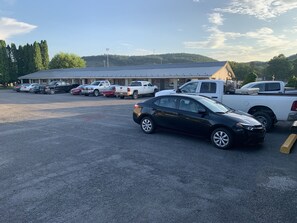 Exterior - Bing's Motel (Williamsport)