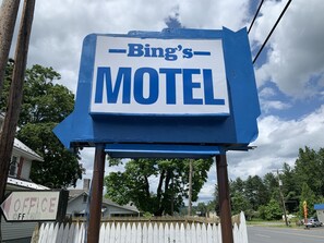 Exterior - Bing's Motel (Williamsport)